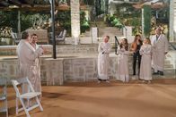 Modern Family – L-R: Cameron Tucker (Eric Stonestreet), Phil Dunphy (Ty Burrell), Mitchell Pritchett (Jesse Tyler Ferguson), Gloria Delgado-Pritchett (Sofía Vergara), Haley Dunphy (Sarah Hyland), Claire Dunphy (Julie Bowen), Jay Pritchett (Ed O'Neill).