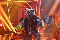The Masked Singer – DER WERFOLF singt „Numb/Encore“ (Linkin‘ Park feat. Jay-Z).