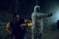 Ghosted – Müssen ermitteln, ob das Verschwinden eines Mädchens ein paranormaler Vorfall oder eine PR-Aktion ist: Max (Adam Scott, l.) und Leroy (Craig Robinson, r.) ...