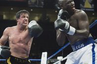 Rocky Balboa – Wegen der Berechnung einer Computersimulation steigt der ehemalige Box Champion Rocky Balboa (Sylvester Stallone, l.) ein letztes Mal in den Ring, um sich und der Welt zu beweisen, dass er nach wie vor der wahre Champion ist ...