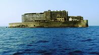 Lost Places – Welche wirtschaftlichen Entwicklungen führten dazu, dass die kleine japanische Insel Hashima, einst das meist bevölkerte Fleckchen Land weltweit, heute gänzlich verlassen ist?
