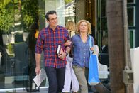 Modern Family – L-R: Phil Dunphy (Ty Burrell), Claire Dunphy (Julie Bowen)