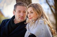 Sturm der Liebe – Yvonne (Tanja Lanäus, r.) braucht Christophs (Dieter Bach, l.) Hilfe.