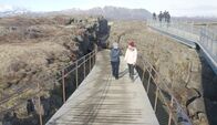 WeltWeit – Island: Korrespondentin Diana Weidlinger begleitet Reiseleiterin Sigrun Päalsdäottir zum Thingvellir Nationalpark, einen der beliebtesten Touristenspots in Island.