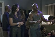 Brooklyn Nine-Nine – Rosa Diaz (Stephanie Beatriz), Terry Jeffords (Terry Crews, r.)