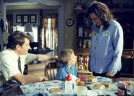 Malcolm mittendrin – Von links: Hal (Bryan Cranston), Dewey (Erik Per Sullivan) und Lois (Jane Kaczmarek)