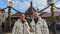 Heißmann + Rassau – So sind sie: Mitten drin und voll daneben. Reporter Stefan Strohstern (Martin Rassau, rechts) und Theo Dolores Hanfgruber (Volker Heißmann) vom fränkischen Sender "Doldi-DV".
