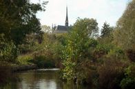 Stadt Land Kunst – In der Picardie, weit entfernt vom Trubel der Stadt, wurden Sumpfgebiete durch Menschenhand in kleine „Hortillonnages“ genannte Gartengrundstücke umgewandelt.