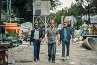 SOKO München – Franz Ainfachnur (Christofer v. Beau, l.) und Dominik Morgenstern (Joscha Kiefer, r.) befragen Chris Huffinger (Max Wagner, M.).