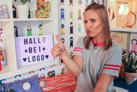 logo! – "logo!-Reporterin" Linda Joe Fuhrich versucht als Influencerin in einem eigens eingerichteten "logo!-Video-Studio" viele Likes zu bekommen.