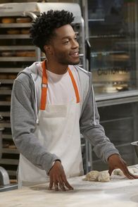 Superior Donuts – Hoch motiviert will Franco (Jermaine Fowler) endlich lernen, selber Donuts herzustellen. Doch das gestaltet sich schwieriger als zunächst gedacht ...