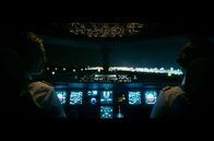 Code 7500 – Die Zahlenkombination 7500 ist in der internationalen Luftfahrt der Emergency Code für eine Flugzeugentführung. Ein Code, der das Leben aller Menschen an Bord eines Airbus A319 von Berlin nach Paris für immer verändert.