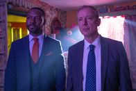 Detective Grace – Nichts ist so wie es scheint: DS Glenn Branson (Richie Campbell, l.) und DS Roy Grace (John Simm, r.) wurden von einem Tatverdächtigen auf eine falsche Fährte gelockt.