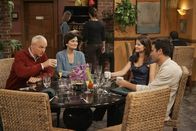 How I Met Your Mother – L-R: Mr. Mosby (Michael Gross), Mrs. Mosby (Cristine Rose), Robin (Cobie Smulders) und Ted (Josh Radnor)