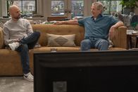 Extended Family – Jim Kearney (Jon Cryer, l.); Bobby Kearney (Lenny Clarke, r.)