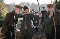 Babylon Berlin – Lockende Abenteuer und männliche Kameradschaft mit Gleichaltrigen verspricht die Hitlerjugend, die auf Moritz (Ivo Pietzcker, Mitte) eine unwiderstehliche Faszination ausübt.