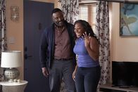 Single Parents – Ron (Bashir Salahuddin, l.); Sharon (Laci Mosley, r.)