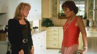 Grüße aus Hollywood – Suzanne Vale (Meryl Streep, l.) und Doris Mann (Shirley MacLaine, r.)