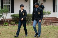 Navy CIS: New Orleans – Special Agent Hannah Khoury (Necar Zadegan, l.); Quentin Carter (Charles Michael Davis, r.)