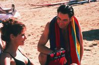 Das Netz – Im Urlaub lernt Angela Bennett (Sandra Bullock) den attraktiven Computer-Freak Jack Devlin (Jeremy Northam) kennen.