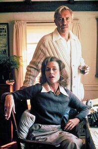 Julia – Die amerikanische Autorin Lillian Hellman (Jane Fonda) lebt und arbeitet zusammen mit dem Schriftsteller Dashiell Hammett (Jason Robards).
