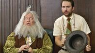 It's Always Sunny in Philadelphia – Pappy McPoyle (Guillermo del Toro, l.); Charlie Kelly (Charlie Day, r.)