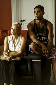 Death in Paradise – Vicky Woodward (Lucy Davis, l.) und Duncan Wood (Lucien Laviscount, r.)
