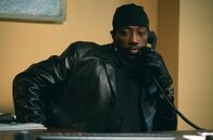 Chaos – Mit einer Geiselnahme erzwingt Gangsterboss Lorenz (Wesley Snipes) die Rehabilitation des vom Dienst suspendierten Cops Quentin, mit dem Lorenz noch eine Rechnung zu begleichen hat...