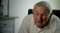 ZDF-History: Das Boot - Die Dokumentation – Martin Beisheim war als Funker auf zwei U-Booten eingesetzt. Der 98-Jährige erinnert sich an seine Zeit in der Atlantikschlacht.