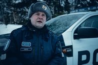 Arctic Circle - Der unsichtbare Tod – Nina Kautsalos Kollege Niilo Aikio (Janne Kataja) macht sich große Sorgen um sie, denn er mag und schätzt sie sehr.