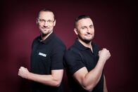 Raw – Emotionen, Rivalitäten und wahre Feindschaften: Sebastian Hackl (r.) und Holger Böschen (l.) kommentieren RAW ...