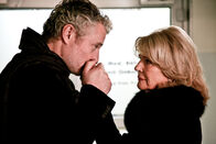 Glücksbringer – Filip Peeters (Leo Wieland), Christiane Hörbiger (Agnes Wieland).