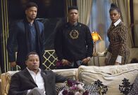 Empire – Eine schockierende Nachricht erwartet Cookie (Taraji P. Henson, r.), Lucious (Terrence Howard, vorne), Jamal (Jussie Smollett, l.) und Hakeem (Bryshere Y. Gray, M.) ...
