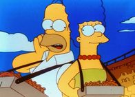 Die Simpsons – Marge und Homer verteilen Gratisbrezeln im Baseballstadion.