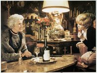 Familiengrab – L-R: Julia Rainbird (Cathleen Nesbitt) und Blanche Tyler (Barbara Harris)