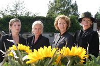 Vier Frauen und ein Todesfall – (v.li.) Martina Poel (Sabine), Brigitte Kren (Maria), Gaby Dohm (Henriette), Adele Neuhauser (Julie).