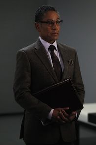 Community – Wer wird das Rennen um den Hawthorne-Thron gewinnen: Pierce und seine Freunde oder Vermögensverwalter Gilbert (Giancarlo Esposito)?