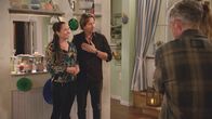 Rote Rosen – Tina (Katja Frenzel) und Ben (Hakim-Michael Meziani) sind gerührt, als sie im Rosenhaus mit einer Abschiedsparty überrascht werden.
