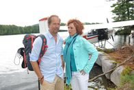 Das Traumschiff – Simone (Heike Trinker) und Thomas (Jochen Horst) haben Zweifel an der Notlandung. Hat Martin hier seine Finger im Spiel?