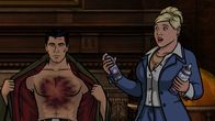 Archer – Während Pam (r.) weiter heroinsüchtig ist, macht Archer (l.) Bekanntschaft mit Slater ...