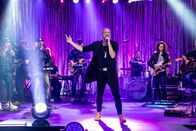 Sternstunde Musik – We Will Rock you – Schweizer Stars singen Queen Ritschi singt Don’t Stop Me Now 2020 Copyright: SRF/Oscar Alessio