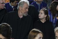 Speechless – Dom (M.C. Gainey, l.); Dylan DiMeo (Kyla Kenedy, r.)
