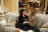 Last Man Standing – Mandy (Molly Ephraim, l.); Kyle (Christoph Sanders, r.)