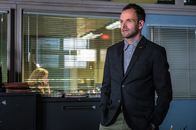 Elementary – Sherlock Holmes (Jonny Lee Miller) muss die Ermittlungen aufnehmen, als in einem Fass eine Leiche gefunden wird. Die Tötungsart weist seines Erachtens eine typische Mafia-Handschrift auf ...