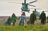 Lara Croft: Tomb Raider – Noah Taylor (Bryce), Angelina Jolie (Lara Croft), Iain Glen (Manfred Powell), Daniel Craig (Alex West).
