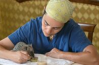 360° - Geo-Reportage – Manche Igel im Hospital müssen von Hand gefüttert werden, weil sie sich sonst verschlucken und am Essen ersticken könnten.