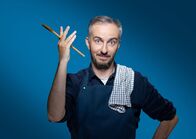 Böhmi brutzelt – Jan Böhmermann in der neuen Staffel von "Böhmi brutzelt".