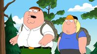 Family Guy – Als Chris (r.) einen Esswettbewerb gewinnt, entscheidet Lois, dass ihr übergewichtiger Sohn ins Diätcamp muss. Peter (l.) begleitet ihn ...