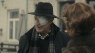 Unseen – Auch alte Bekannte von Victor Decondé (Luc van Grunderbeeck), wie Stéphanie (Bernadette Mouzon) haben von seiner Erblindung erfahren. Um mit der Situation klar zu kommen, wird er häufig von einer unbekannten Frau unterstützt, die jedoch niemand je gesehen hat.