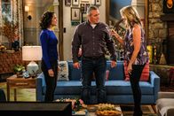 Man with a Plan – (v.l.n.r.) Marcy (Kali Rocha); Adam Burns (Matt LeBlanc); Kelly (Jessica St. Clair)